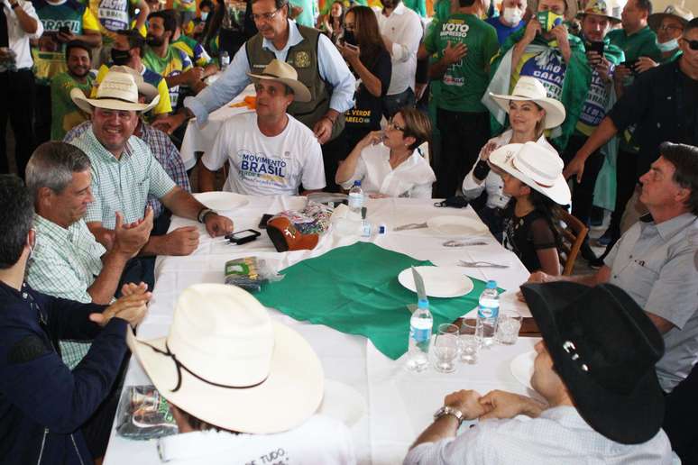 O presidente Jair Bolsonaro almoça no Centro de Tradições Gaúchas em Brasília (DF), com produtores e empresários do agronegócio, neste sábado (15)