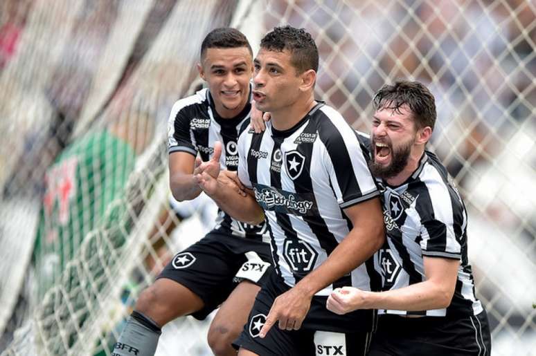 Diego Souza marcou o gol da vitória do Botafogo sobre o Vasco em 2019 (Foto: Thiago Ribeiro/Botafogo)