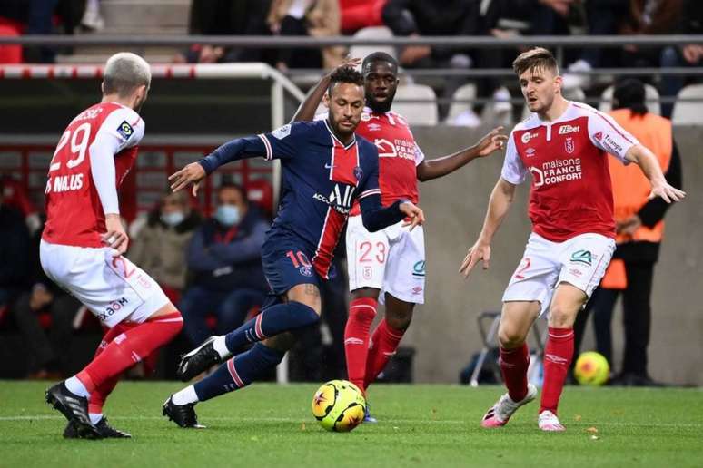 PSG venceu o Brest por 2 a 0 no primeiro turno (Foto: FRANCK FIFE / AFP)