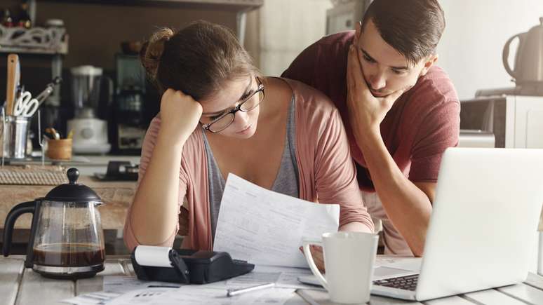 Dicas para você fechar o mês com a conta no azul