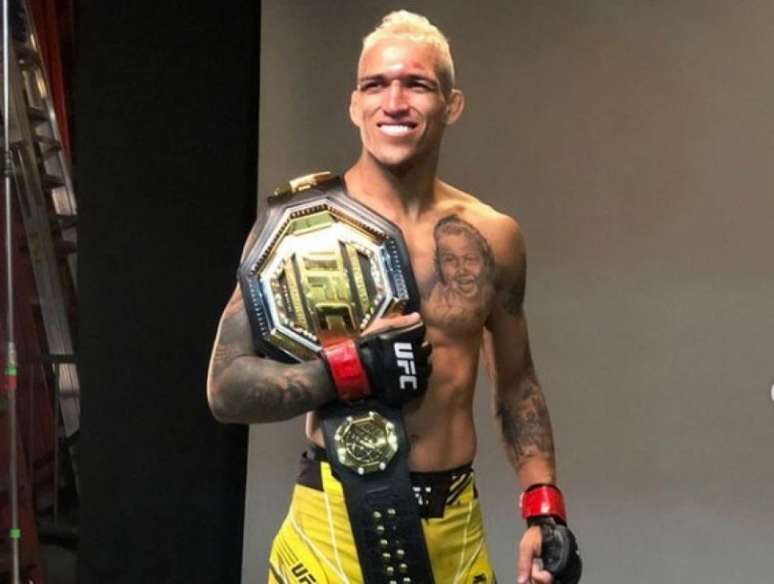 Do Bronx é o novo campeão peso-leve do UFC e ainda faturou bônus (Foto reprodução Instagram @charlesdobronxs)