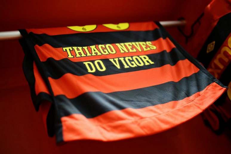 Modelo de uma das camisas do elenco divulgadas pelo Sport (Foto: Divulgação/Sport)