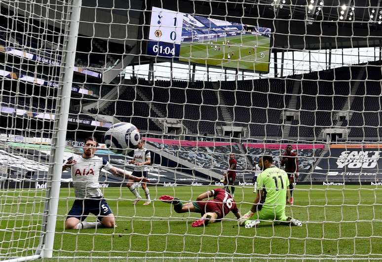 Pierre-Emile Hojbjerg, do Tottenham Hotspur, marca seu segundo gol