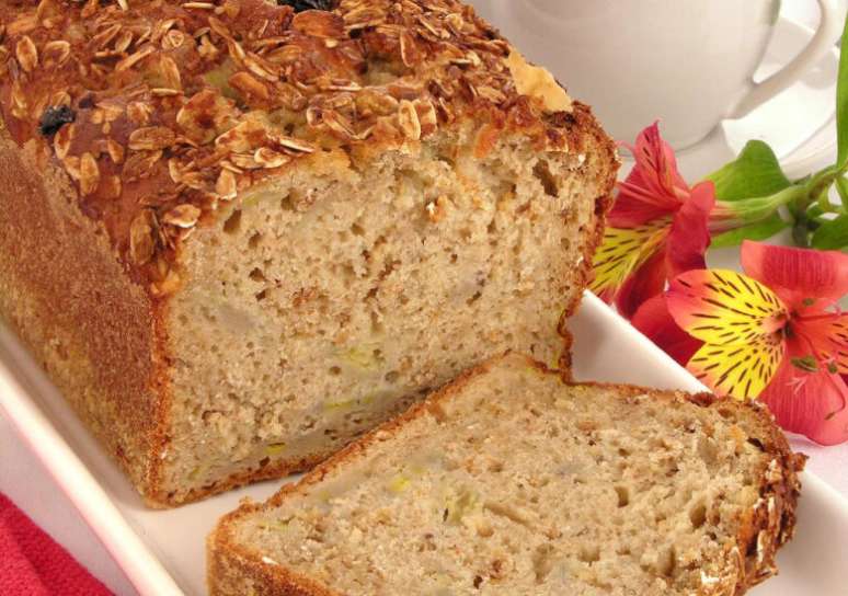 Guia da Cozinha - Bolo de banana com granola para um lanche da tarde saudável