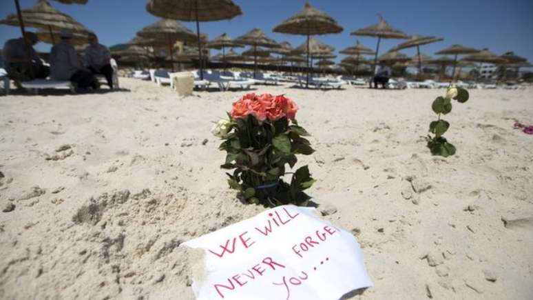 Local do ataque contra turistas britânicos numa praia na Tunísia