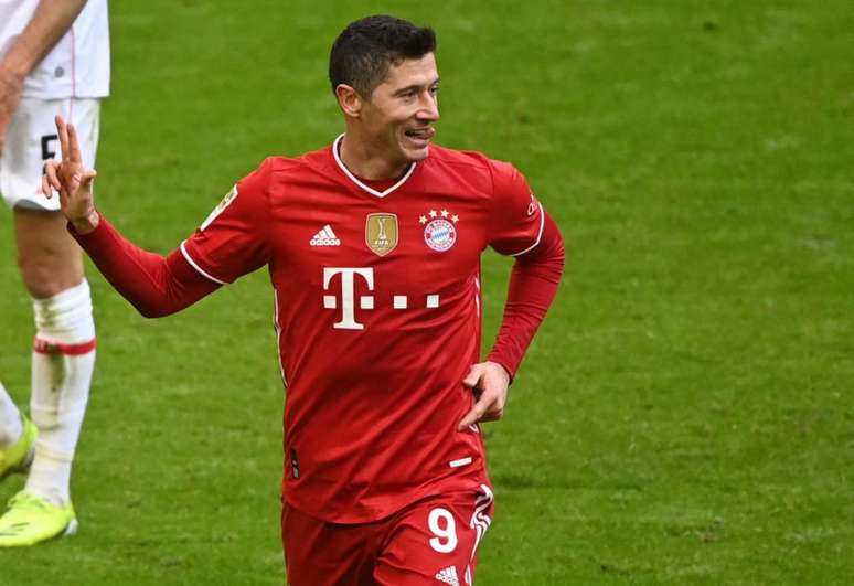 Lewandowski marcou 40 gols na atual edição do Campeonato Alemão (Foto: MATTHIAS BALK / POOL / AFP)