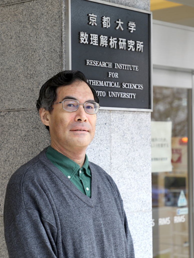 Mochizuki &eacute; membro do Instituto de Pesquisa de Ci&ecirc;ncias Matem&aacute;ticas da Universidade de Kyoto e editor-chefe de sua revista cient&iacute;fica, a PRIMS