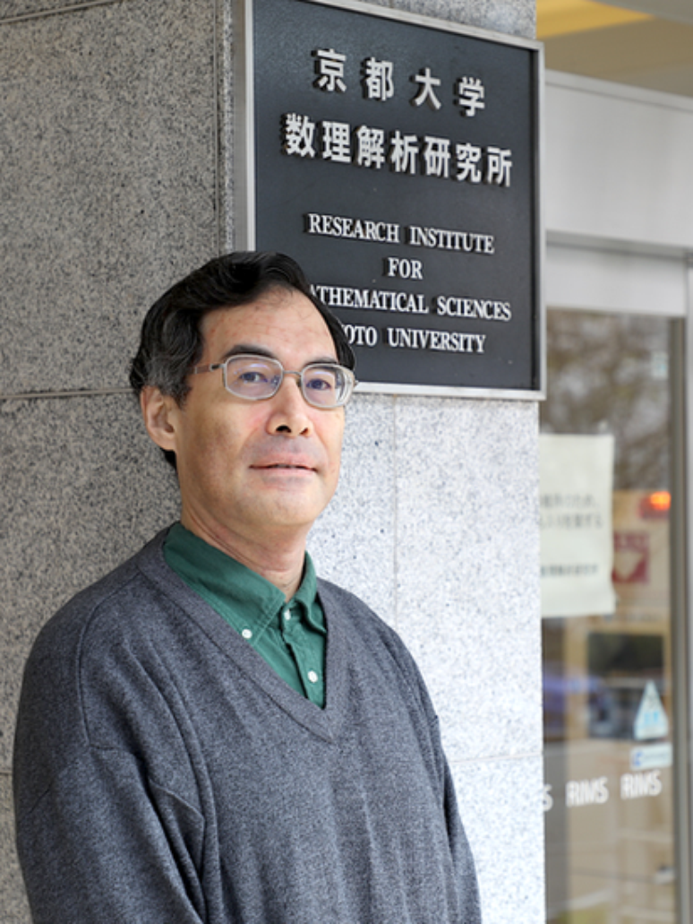 Mochizuki é membro do Instituto de Pesquisa de Ciências Matemáticas da Universidade de Kyoto e editor-chefe de sua revista científica, a PRIMS