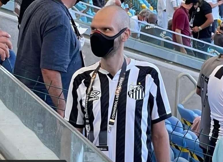 A foto de Bruno Covas, visivelmente feliz, no Maracanã, produziu onda de críticas e julgamentos