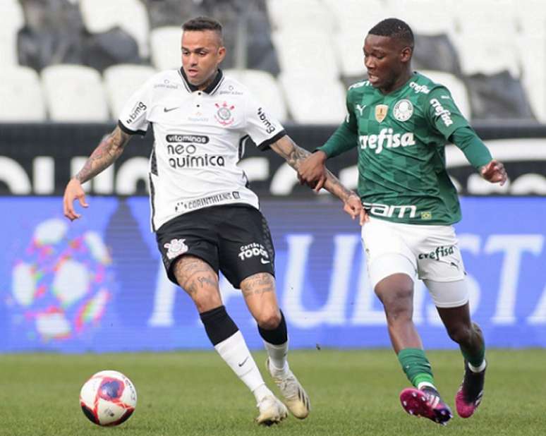 Luan, do Timão, e Patrick de Paulo, do Verdão, disputam bola no clássico (Rodrigo Coca/Agência Corinthians)