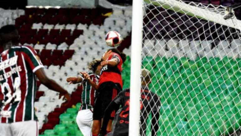 Fla sofreu gol de Abel Hernández no sábado (Foto: Mailson Santana/FFC)