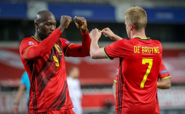 Lukaku e De Bruyne são os principais nomes da seleção belga (Foto: VIRGINIE LEFOUR / BELGA MAG / AFP)