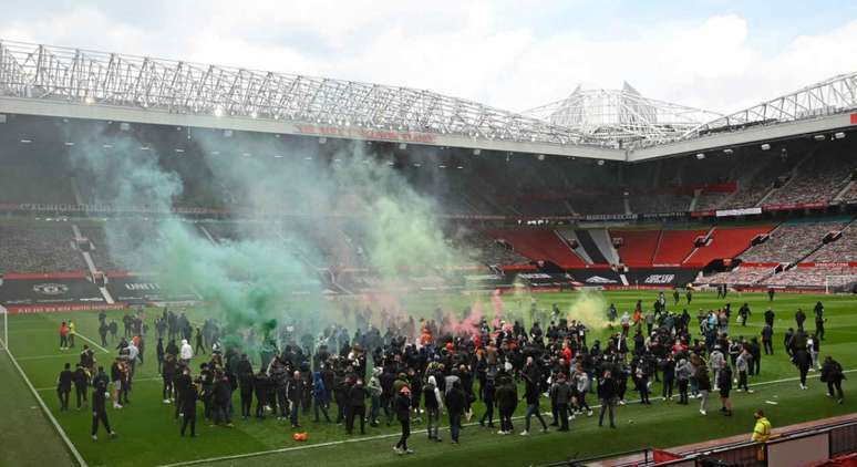 Torcedores do Manchester United estão insatisfeitos com gestão do clube (Foto: OLI SCARFF / AFP)