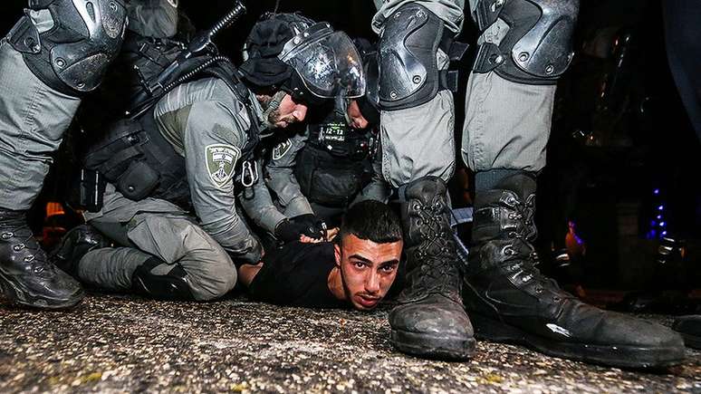 Houve violenta repress&atilde;o de palestinos por parte da pol&iacute;cia israelense durante Ramad&atilde;