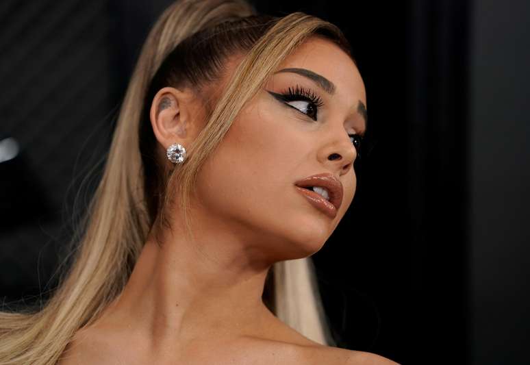 Ariana Grande teria se casado com o noivo no &uacute;ltimo fim de semana