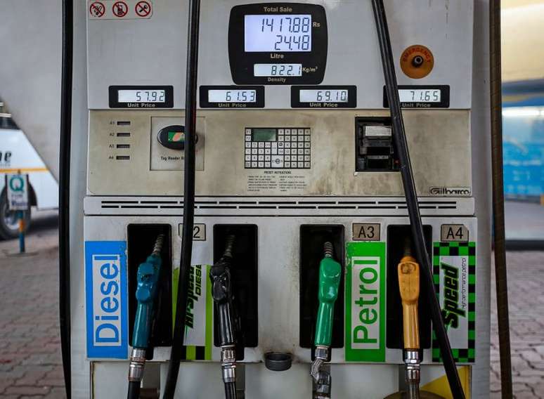 Posto de combustíveis em Mumbai, Índia 
12/01/2015
REUTERS/Danish Siddiqui 
