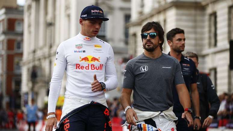 Fernando Alonso colocou Max Verstappen na prateleira como o melhor piloto atualmente na F1 