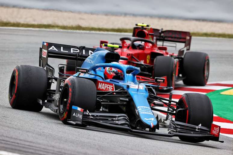 Esteban Ocon projeta disputa entre Alpine e Ferrari no GP de Mônaco. 