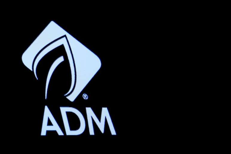 Logo da Archer Daniels Midland (ADM) em tela no salão da Bolsa de Nova York
REUTERS/Brendan McDermid