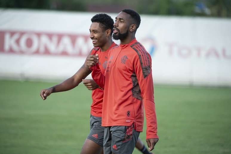 Vitinho e Gerson estão entre os relacionados do Flamengo para enfrentar a LDU (Foto: Alexandre Vidal/Flamengo)