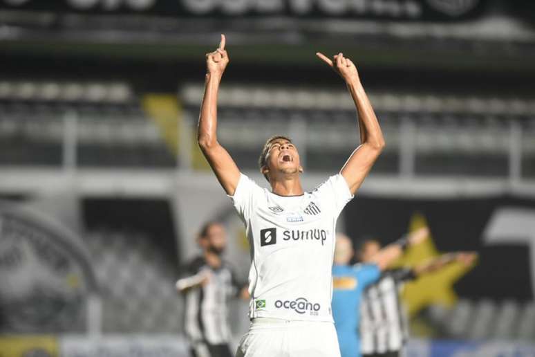 Bruno Marques faz um trabalho de fortalecimento muscular no Santos (Foto: Ivan Storti/Santos FC)