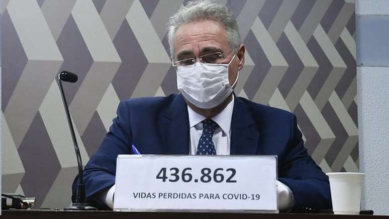 O relator da CPI, Renan Calheiros, questionou Araújo também sobre declarações do presidente contrárias à China