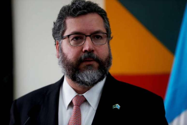 Ernesto Araújo foi confrontado por Aziz sobre suas críticas à China