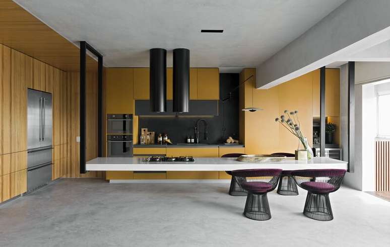 19. Cozinha moderno com piso fosco em cimento queimado. Fonte: Diego Revollo