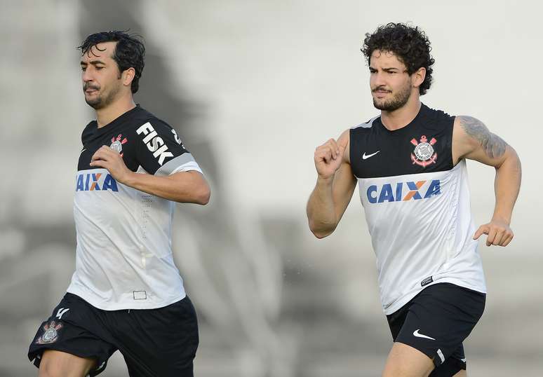 Douglas e Alexandre Pato jogaram juntos no Corinthians