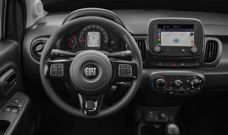 Fiat Mobi Trekking 2022 ganhou volante multifuncional e nova central multimídia de 7’’. 