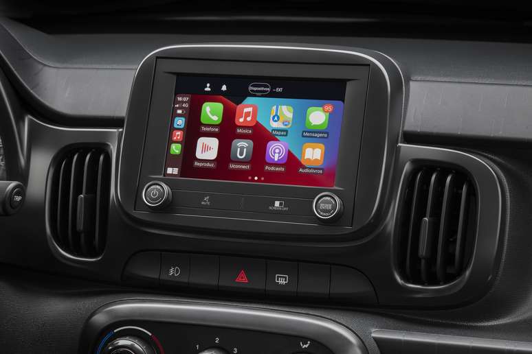 Nova central multimídia de 7’’ suporta funções Android Auto e Apple CarPlay sem fio. 