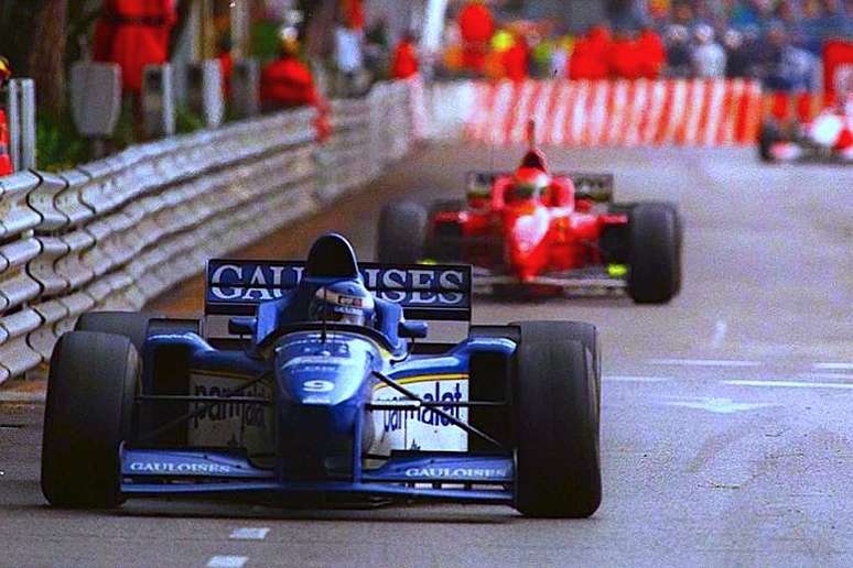 Olivier Panis comandando as ruas de M&ocirc;naco 