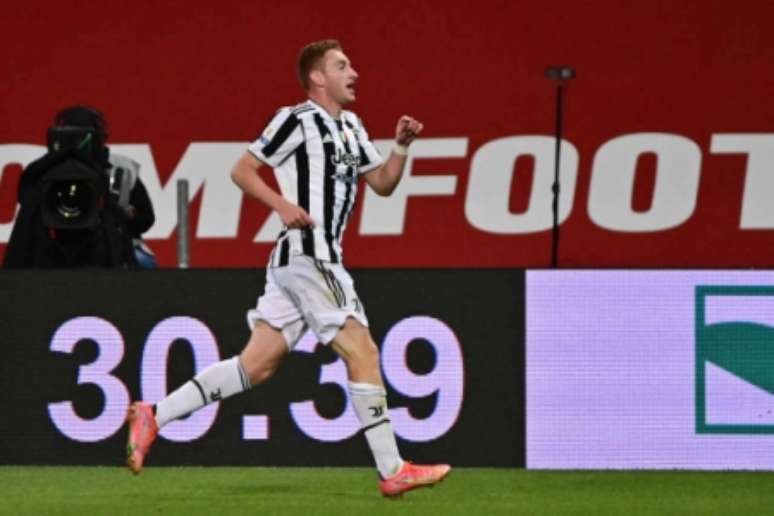 Kulusevski abriu o placar com um belo gol (Foto: MIGUEL MEDINA / AFP)