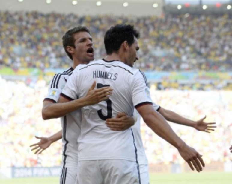 Müller e Hummels na Copa do Mundo de 2014 (Foto: FRANCK FIFE/AFP)