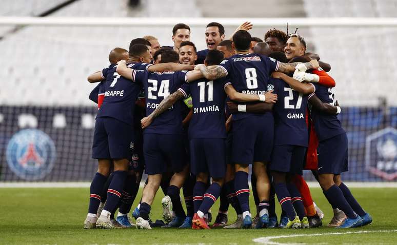 Jogadores do PSG celebram mais um título conquistado