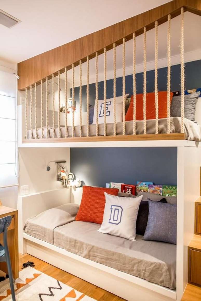 18. Almofada infantil personalizada com a inicial do nome de cada crian&ccedil;a. Fonte: Fernanda Pe&ccedil;anha