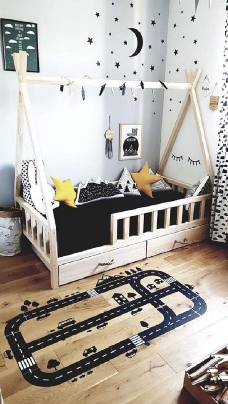 30. As almofadas decorativas infantil estampadas trazem um toque especial para o quarto montessoriano. Fonte: Etsy