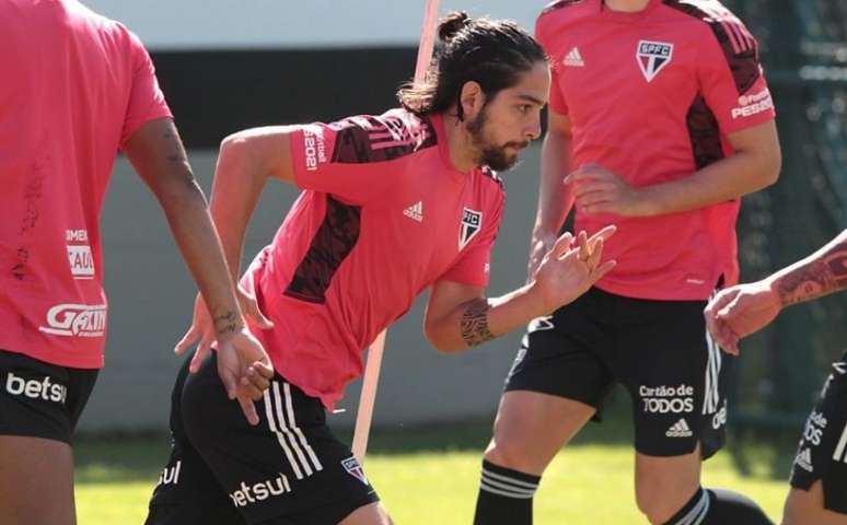 Benítez durante treino desta quarta-feira (Foto: Rubens Chiri / saopaulofc)