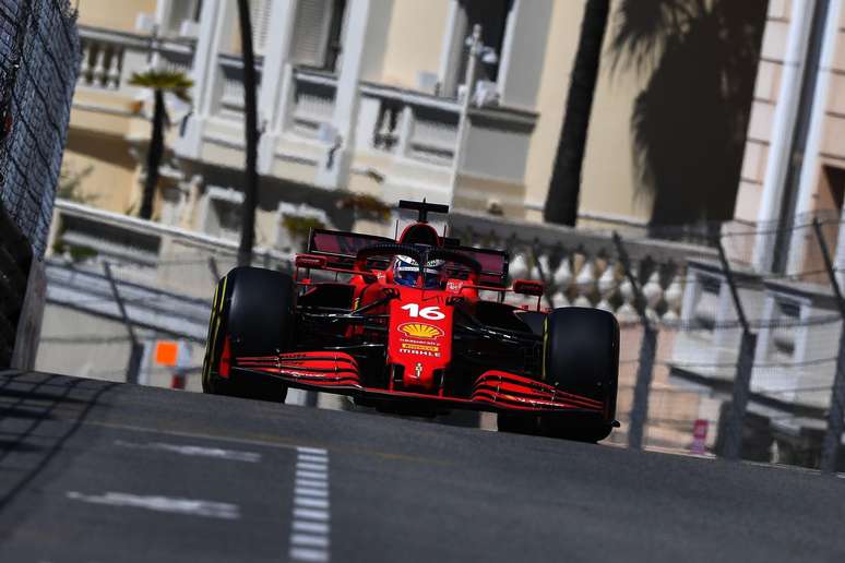 Charles Leclerc liderou uma dobradinha da Ferrari no primeiro dia em Mônaco 