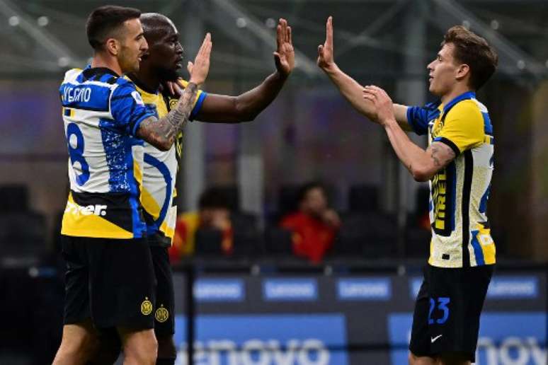 Jogadores da Inter irão erguer troféu de campeão italiano na frente de público (MIGUEL MEDINA / AFP)