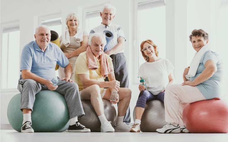 Exercícios para idosos: 5 movimentos simples de fazê los em casa