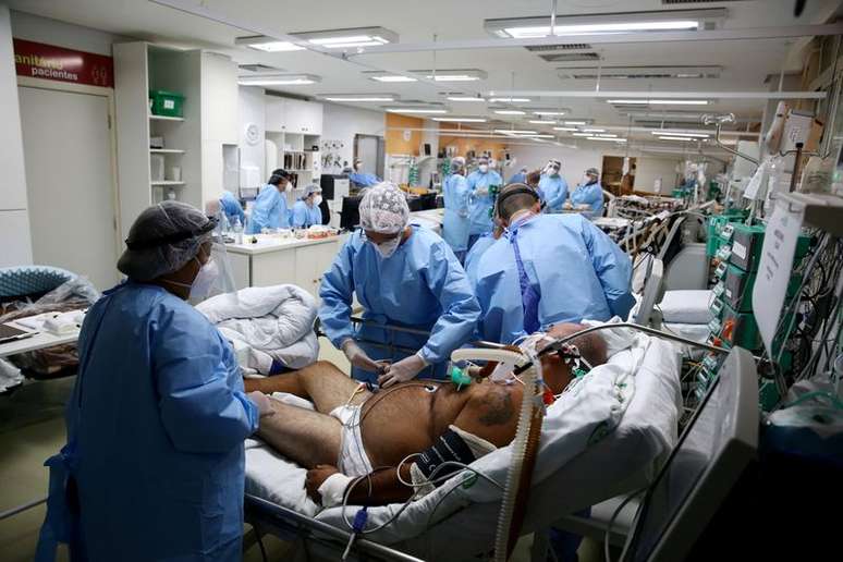 Hospital em Porto Alegre (RS) em meio à pandemia de coronavírus 
11/03/2021
REUTERS/Diego Vara