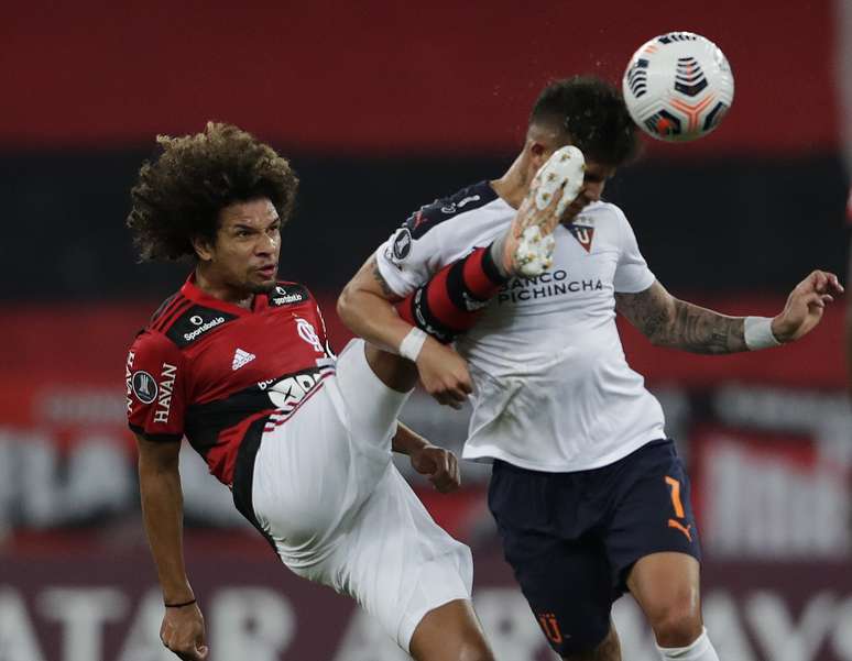 Flamengo empata com LDU e avança às oitavas da Libertadores
