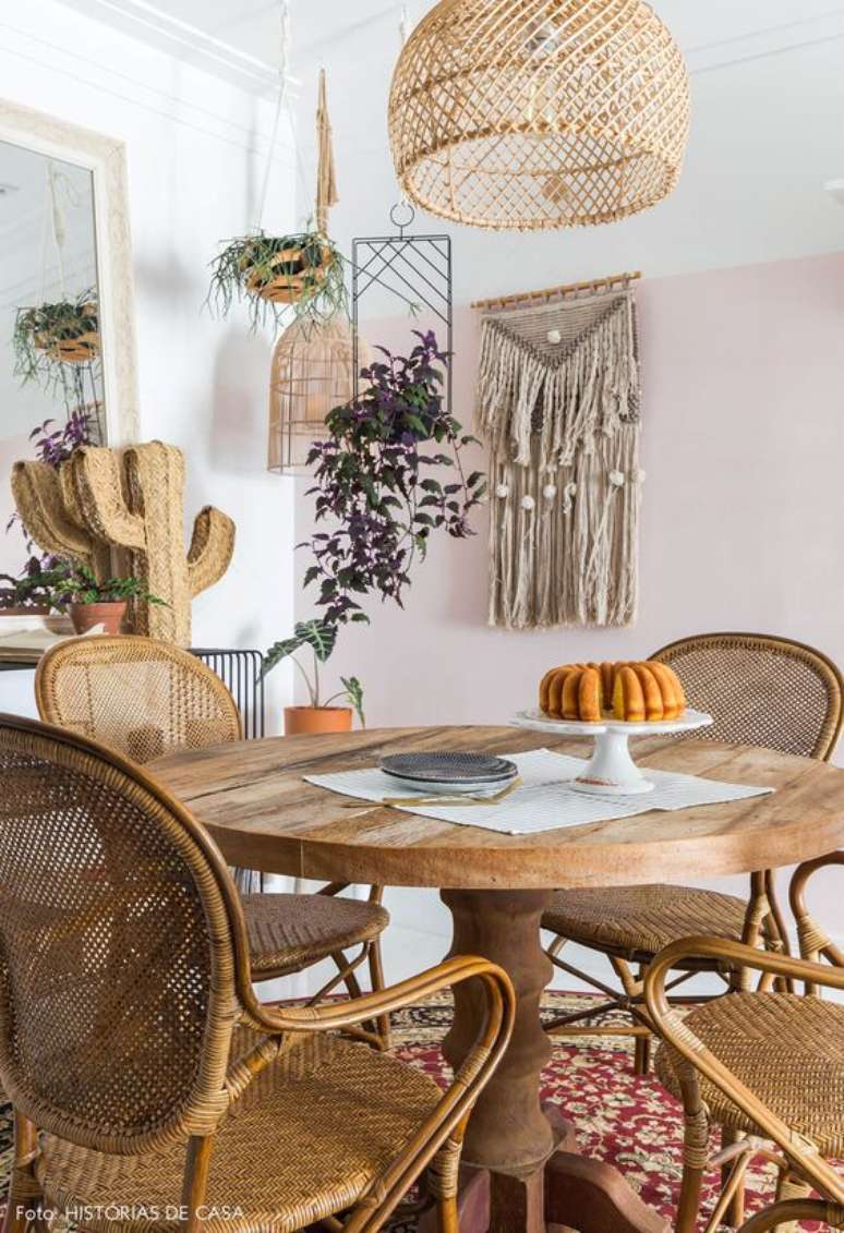 19. Cadeira de palha com mesa de madeira para sala de jantar rustico – Foto Histórias de Casa