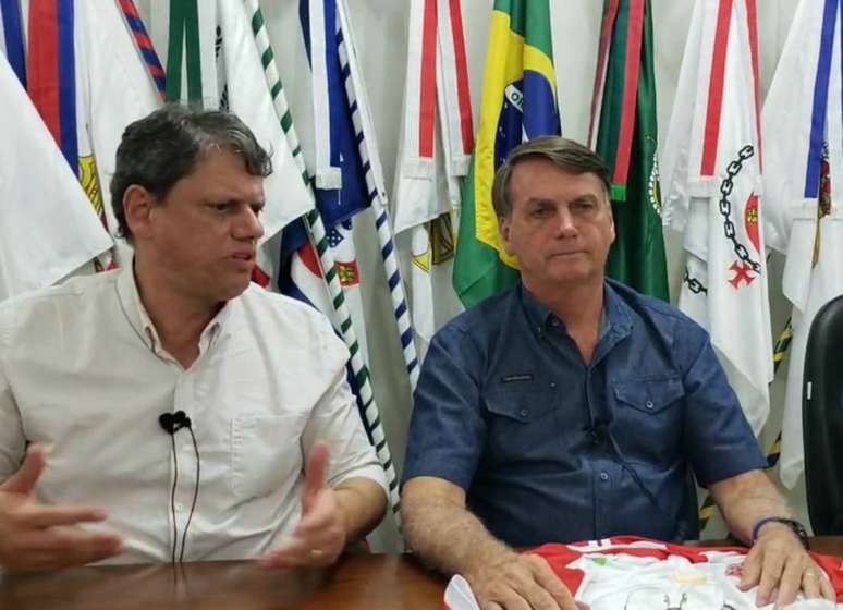 O presidente da República, Jair Bolsonaro, em live nesta quinta-feira, 20