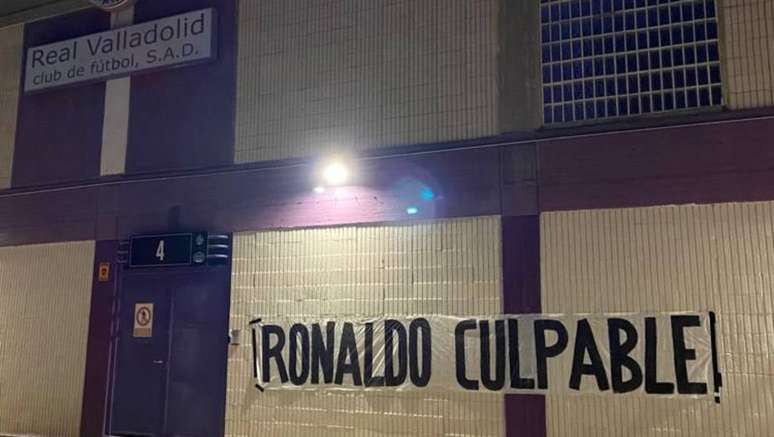 Faixa que diz "Ronaldo culpado" foi pendurada no Estádio José Zorrilla.