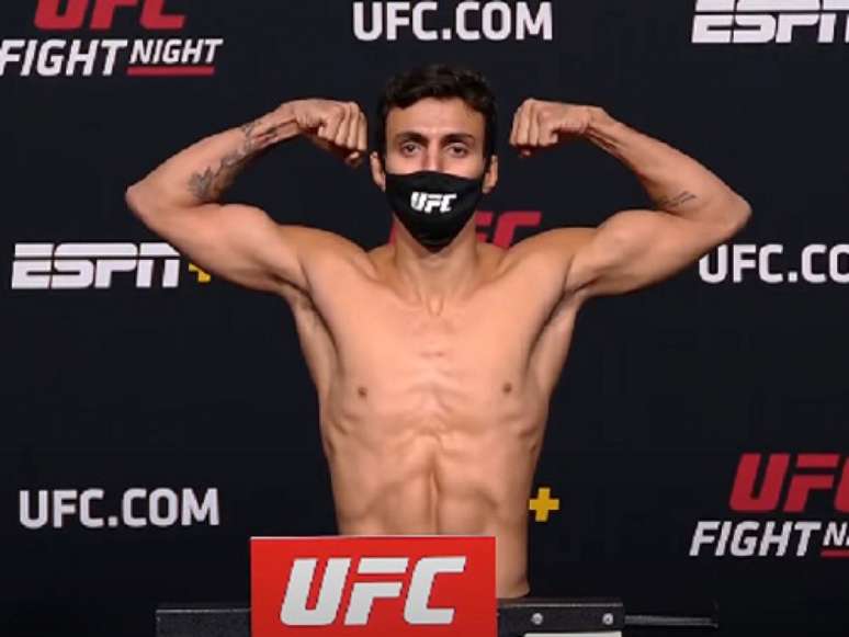 Carcacinha é um dos cinco brasileiros em ação no UFC Vegas 27 (Foto: Reprodução/YouTube)
