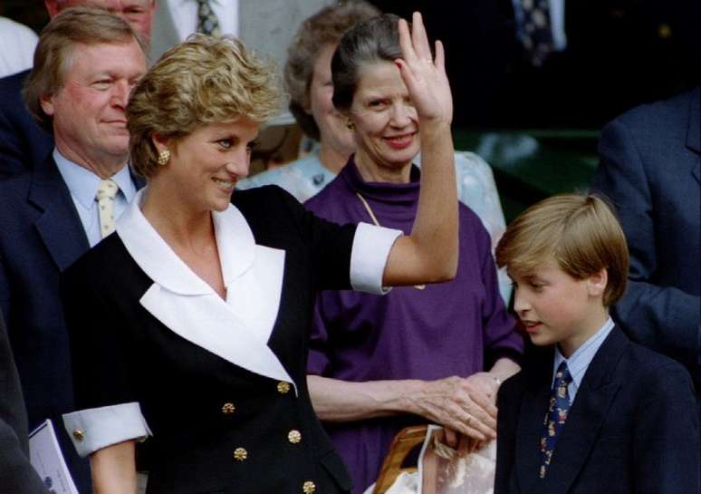 Diana e o pr&iacute;ncipe William chegam para final feminina de t&ecirc;nis em Wimbledon
REUTERS