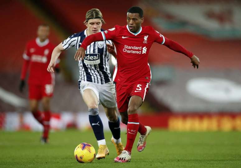 Wijnaldum pode jogar na Bundesliga (Foto: CLIVE BRUNSKILL / POOL / AFP)