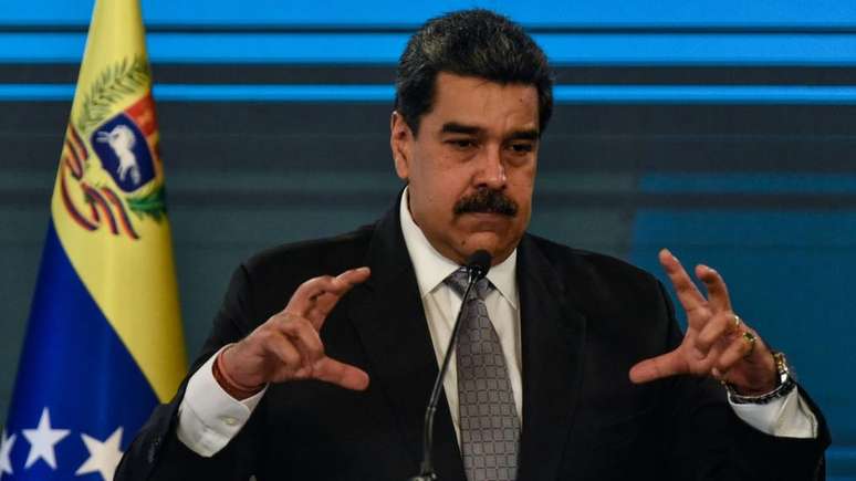 Nicolás Maduro acusa os Estados Unidos de terem se apropriado ilegalmente de ativos venezuelanos.